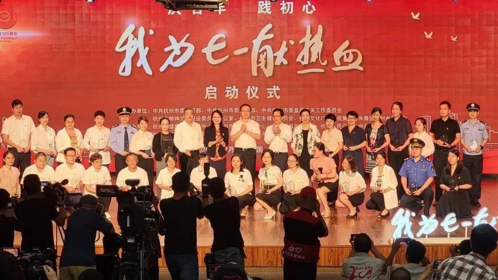 轮台县人民政府办公室举办“积极拼搏勇争先 团结互助齐奋斗”冬季趣味运动会